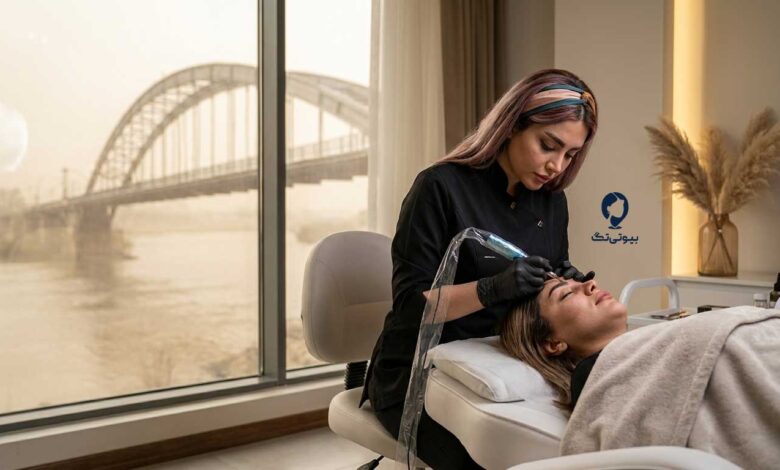 بهترین مرکز میکروبلیدینگ در اهواز؛ پیگمنتر در حال طراحی ابرو