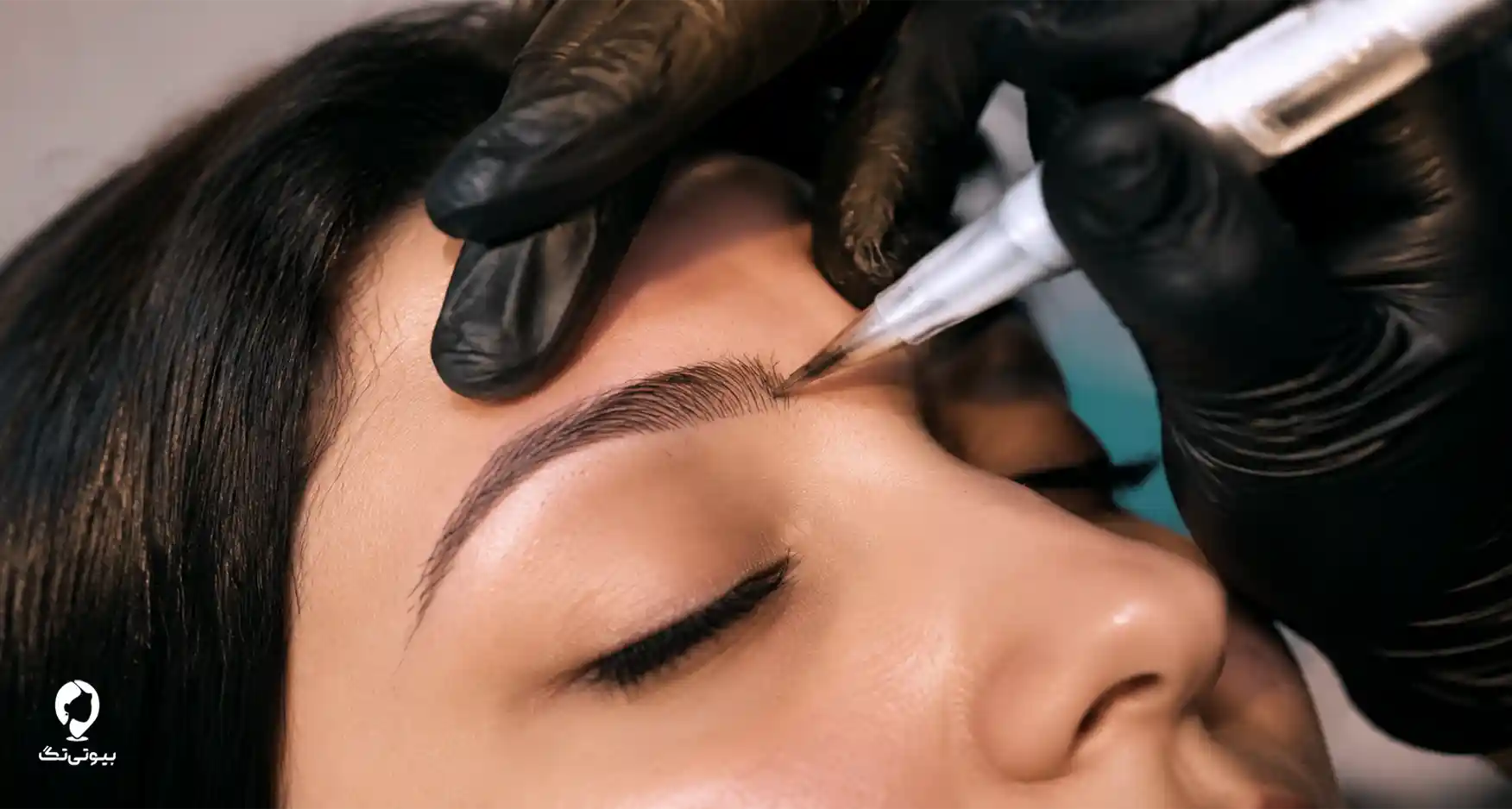 اجرای میکروبلیدینگ ابرو با قلم تخصصی در مرکز زیبایی مشهد